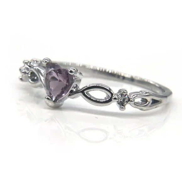 Ring with Amethyst Heart Shaped stone. - Picture 2 of 4